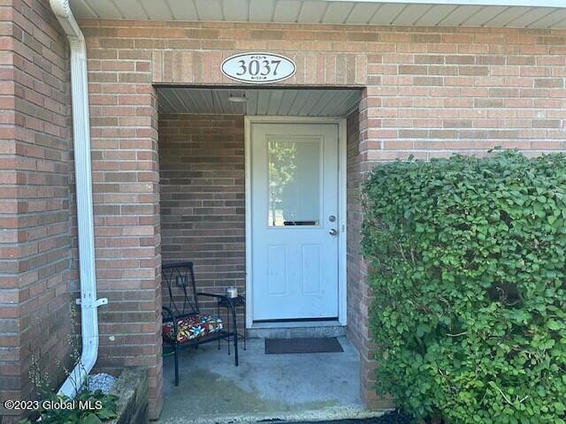 2nd image of 3037 Squire Boulevard