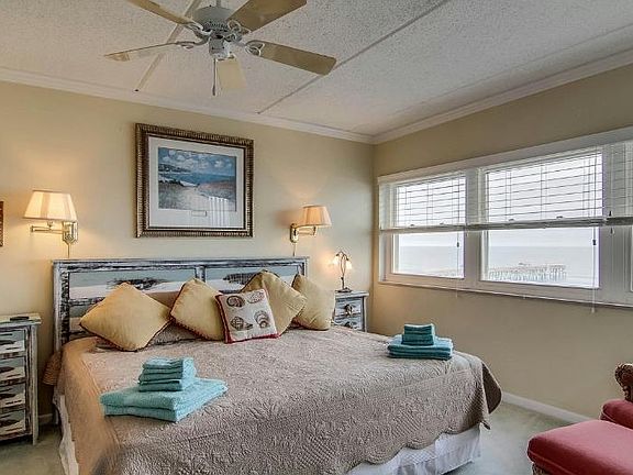 2nd image of 3350 S Fletcher Ave #5L