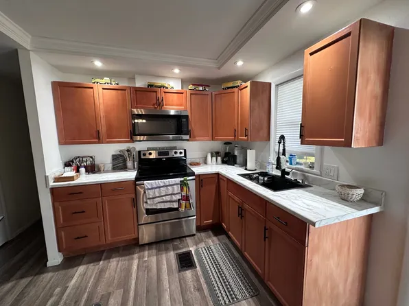 19 Parrot Pl, North Fort Myers, FL 33917