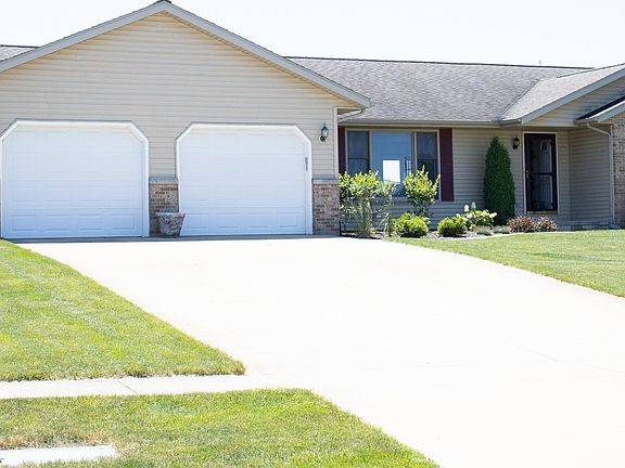 3rd image of 904 Dennis Dr