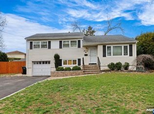 76 Crain Rd, Paramus, NJ 07652