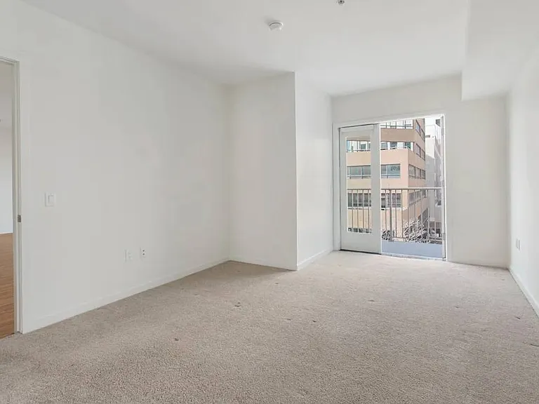 Mayfair Residences — Photo 31