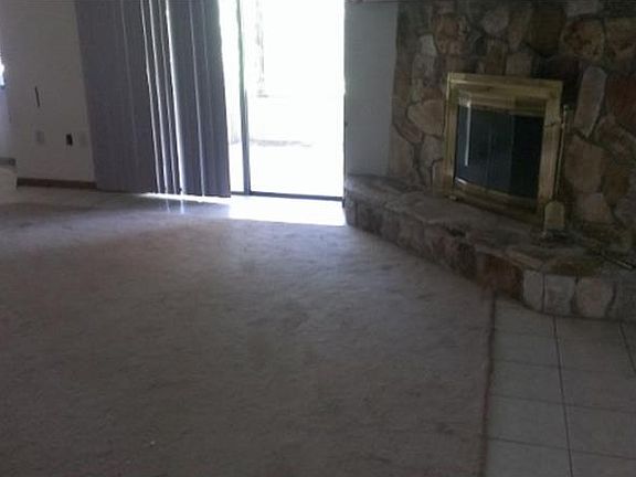 3rd image of 2316 Roslyn Ln