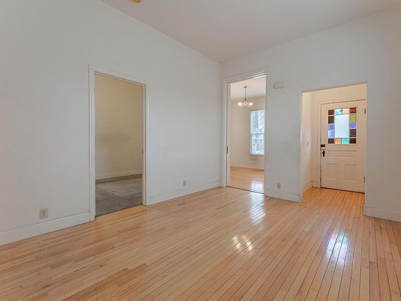 5th image of 1030 Locust St