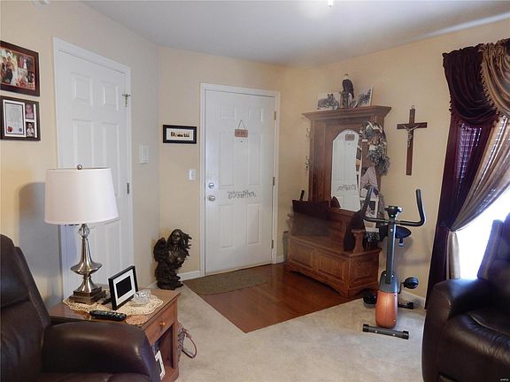 5th image of 705 Tower Grove Dr APT A
