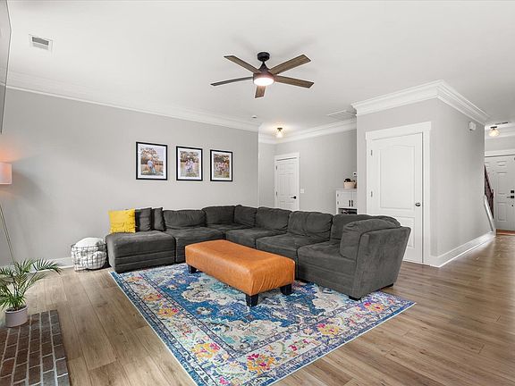 4th image of 10 Birchall Ln