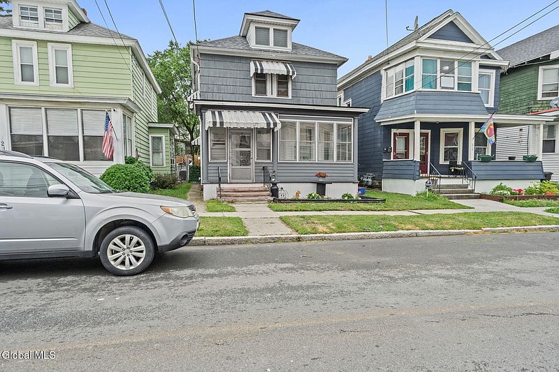 4th image of 215 6th Avenue