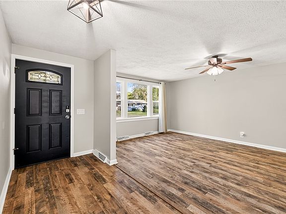 4th image of 21 Horatio Ln
