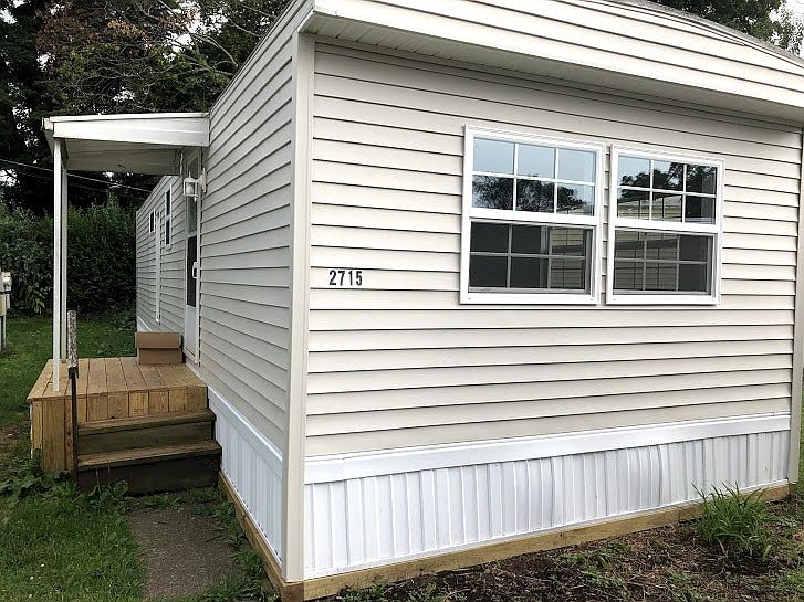 1st image of 2715 Everett Dr