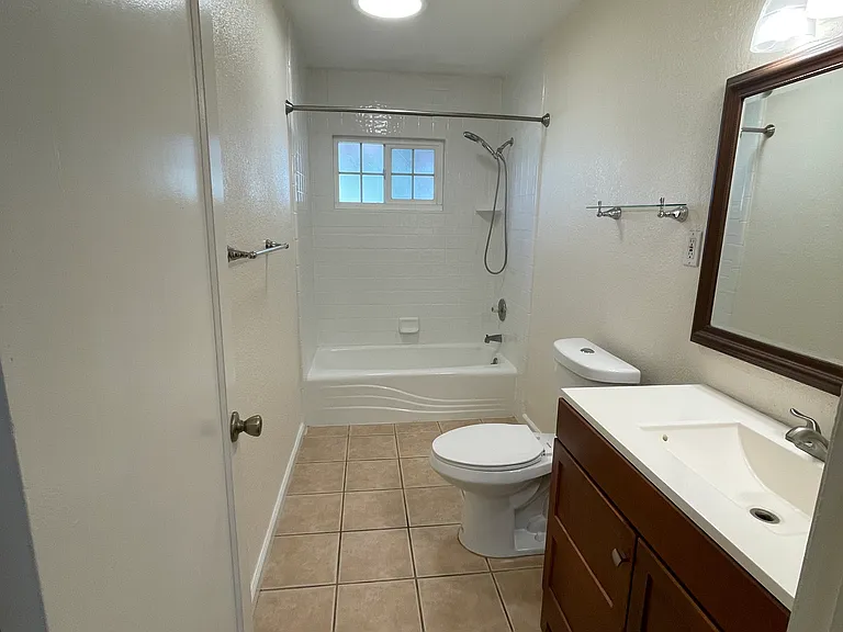 1010 Westway Dr — Photo 6