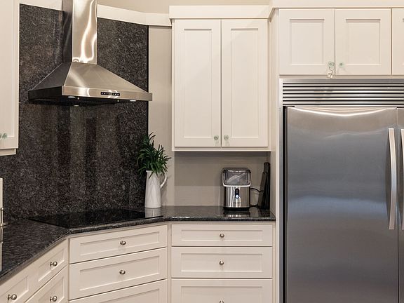 27th image of 442 Lakeview Cir