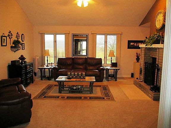 2nd image of 2156 Foxglove Dr