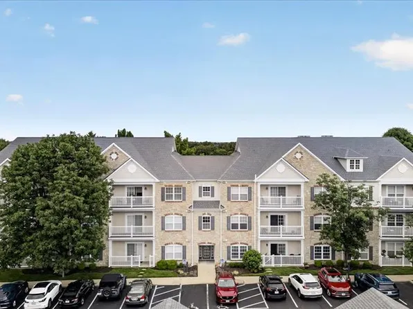 5 Monarch Trace Ct APT 108, Chesterfield, MO 63017