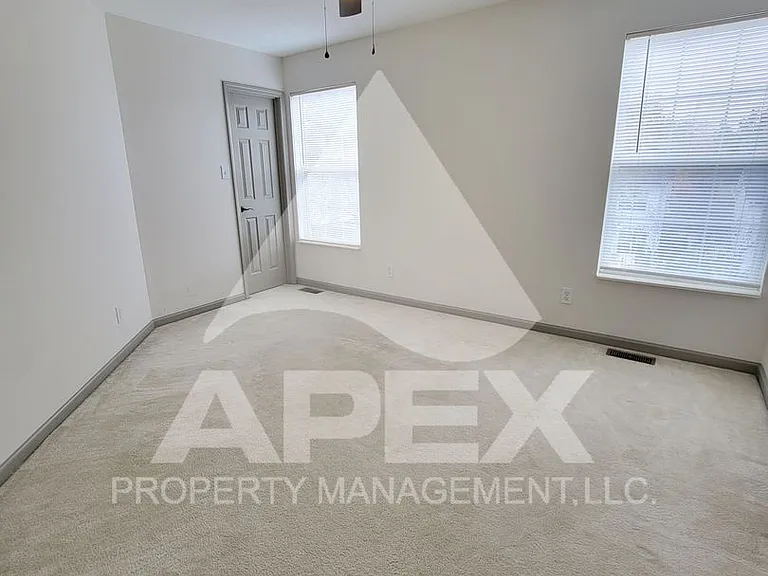 8140 Faircrest Ln — Photo 24
