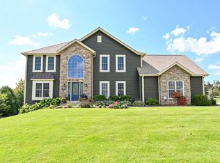 6060 S Conservancy Dr, New Berlin, WI 53151