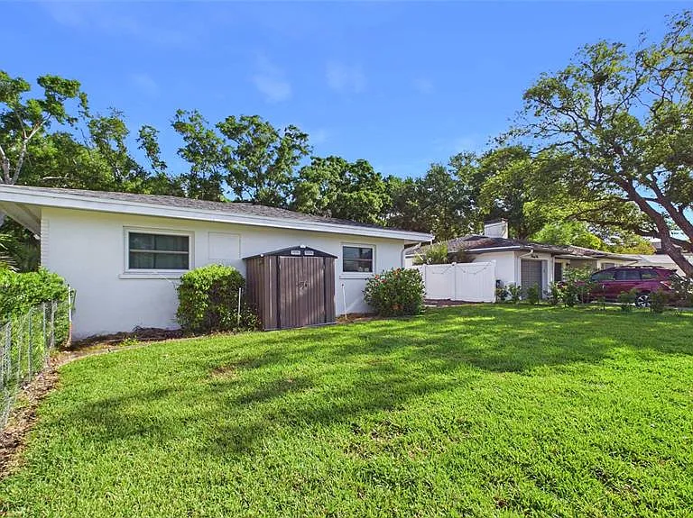 101 N Mercury Ave — Photo 45
