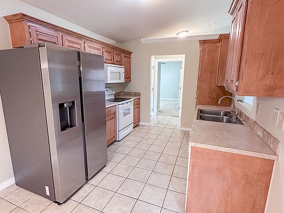 3rd image of 4407 SW Hickory Ln