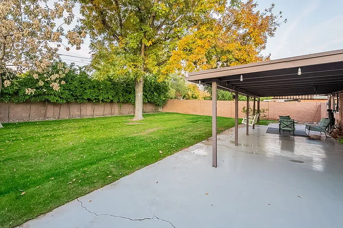 1540 W Berridge Ln — Photo 4