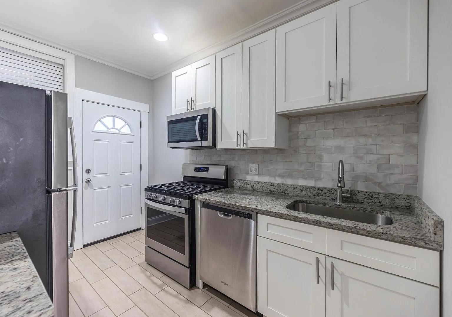 6523 N Newgard Ave — Photo 3
