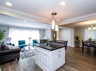 4103 N 92nd St, Wauwatosa, WI 53222