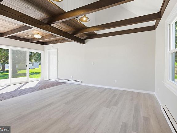 3rd image of 2655 Hemlock Dr