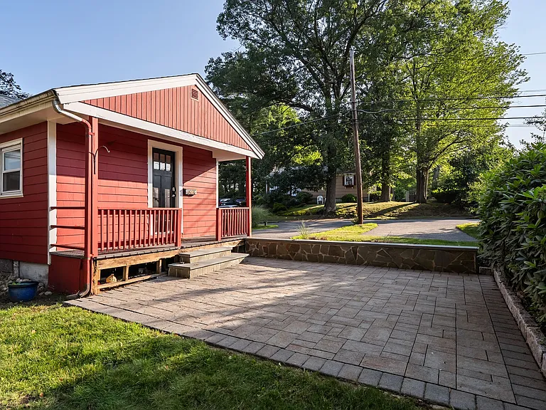 17 Scott Ave — Photo 33