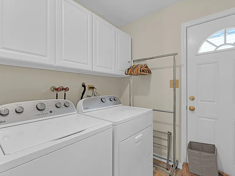 5 Newtown Ct E — Photo 15