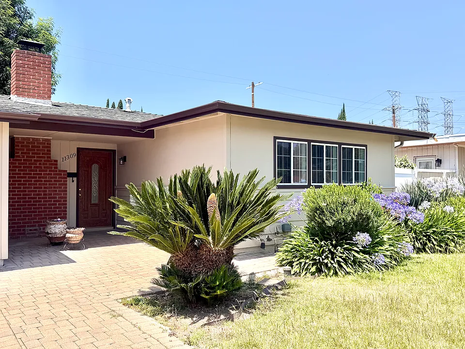 11309 Gaynor Ave