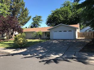 1049 Aspen St, Medford, OR 97501