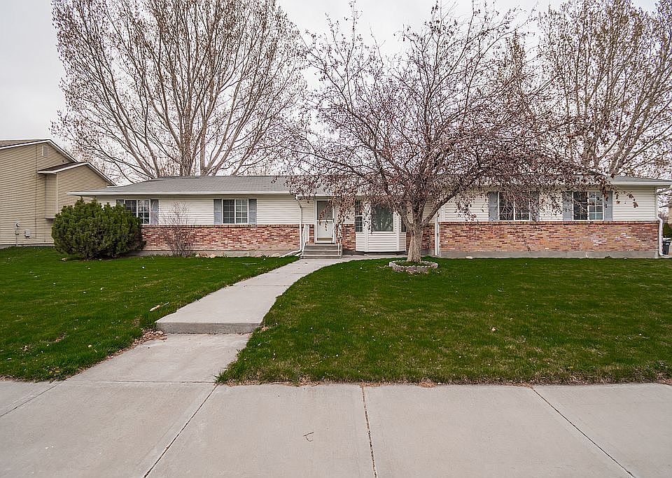 1st image of 2944 Kelly Dr