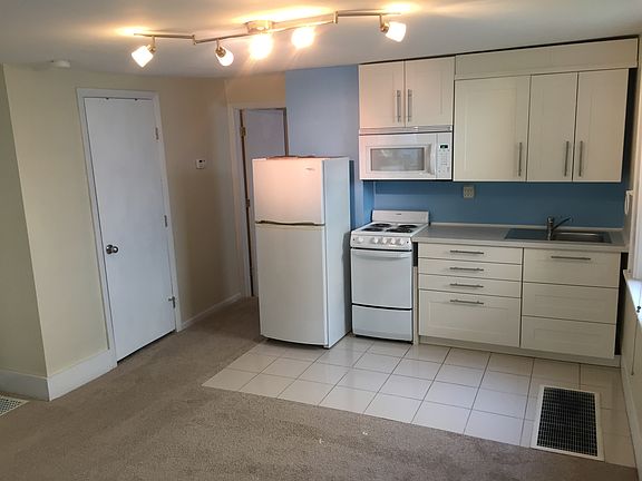 Apt B kitchen