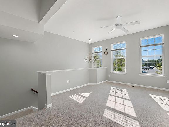 4th image of 22960 Foxglove Way