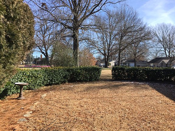 Landscaped privacy off patio
