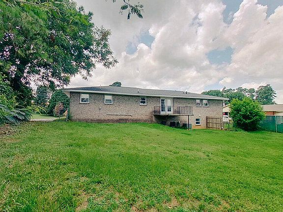 5th image of 617 Ashley Cir
