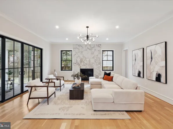 2029 N Kenmore St, Arlington, VA 22207