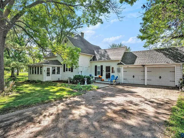 207 N Dakota Ave, Davis, SD 57021