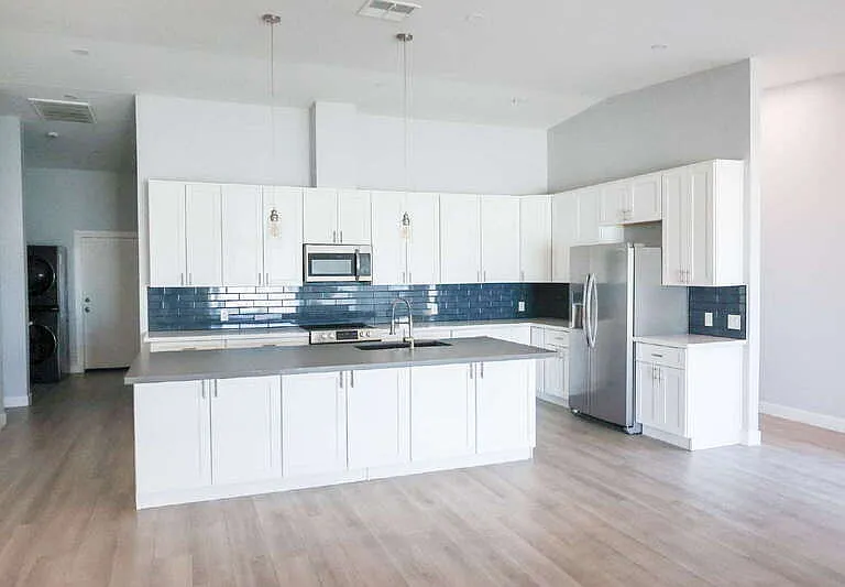2531 E Broadway Rd — Photo 3