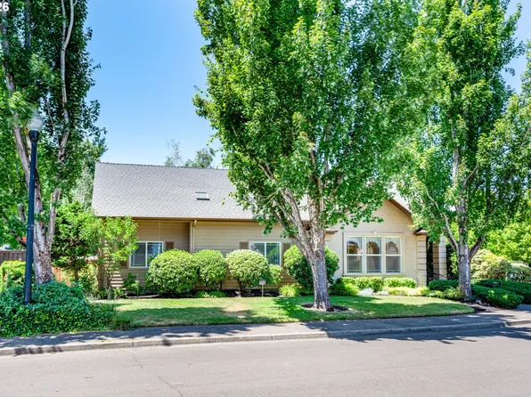 1243 Delrose Dr, Springfield, OR 97477