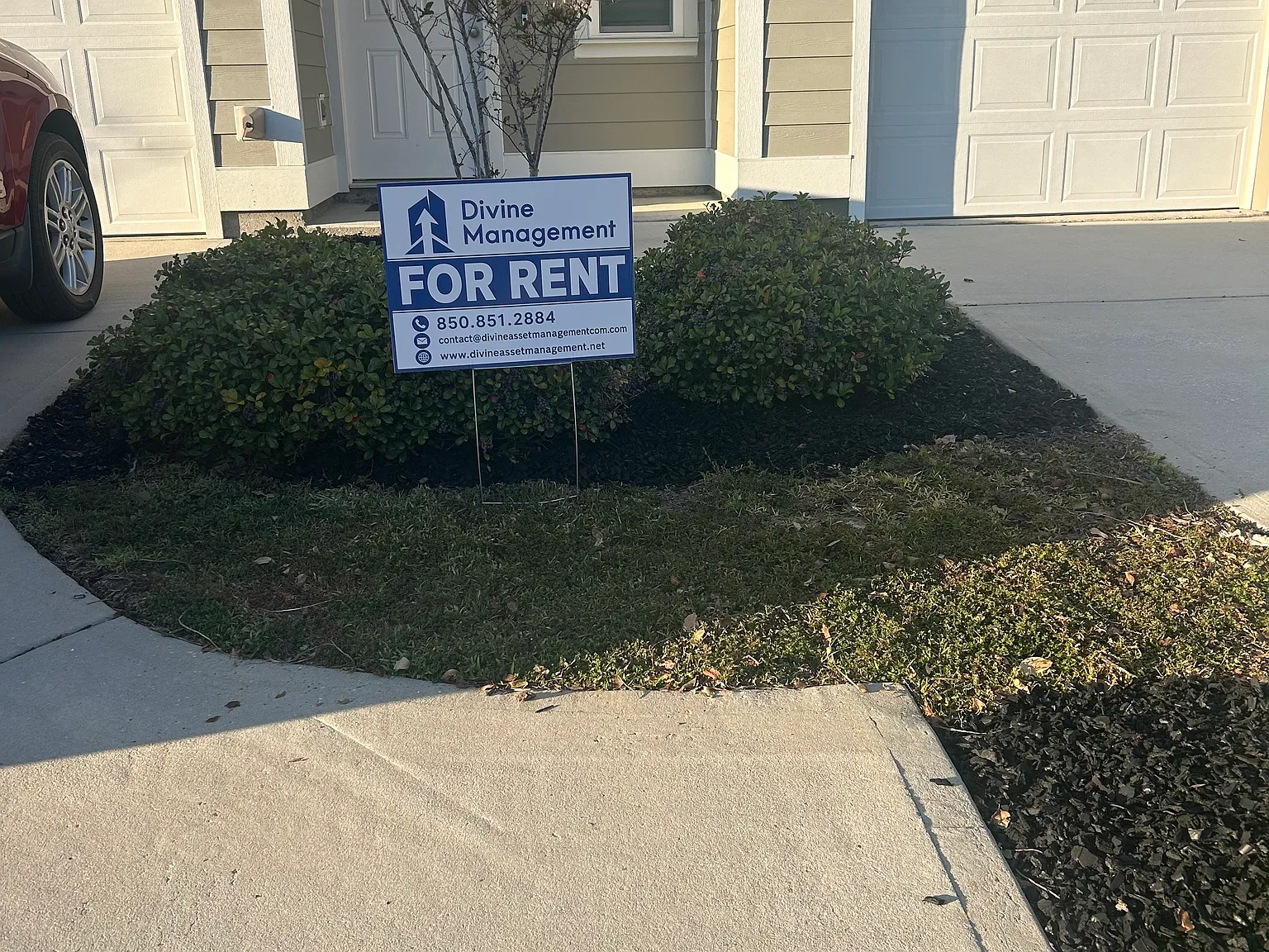 3 bed, 2.5 bath, $2,100 — Photo 2