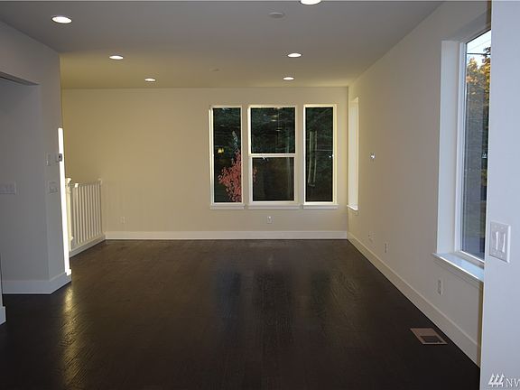 5th image of 3502 Ne 145th St
