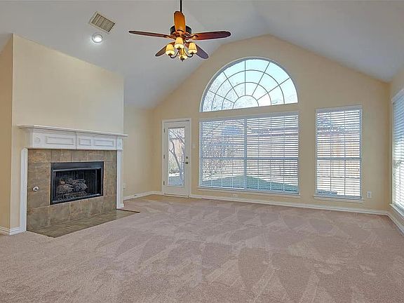 5th image of 2437 Deerwood Dr