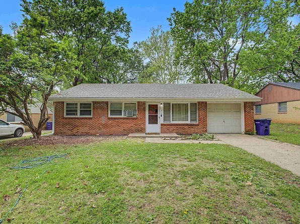 1513 Pipher Ln, Manhattan, KS 66502