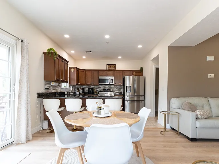 6 Knotts St #2 — Photo 7