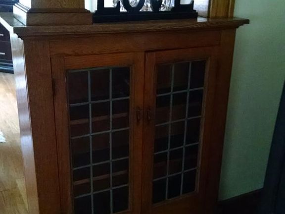 1/2 living room built in cabinet