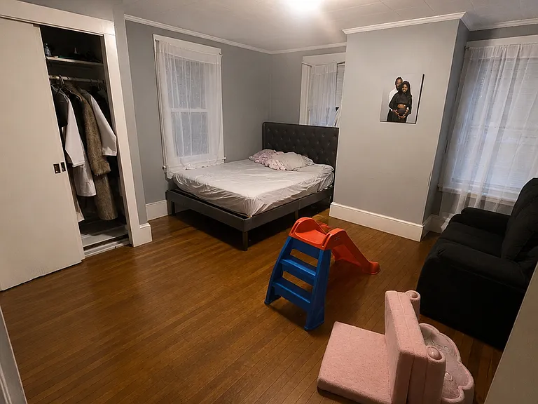 121 E Union St — Photo 3