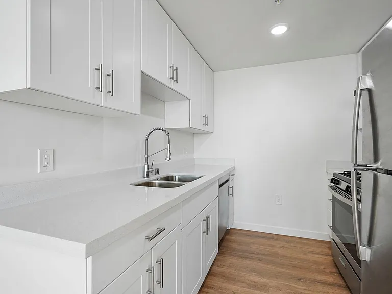 14541 Gilmore St Apartments — Photo 36