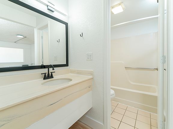4th image of 4120 Williams Ave #A