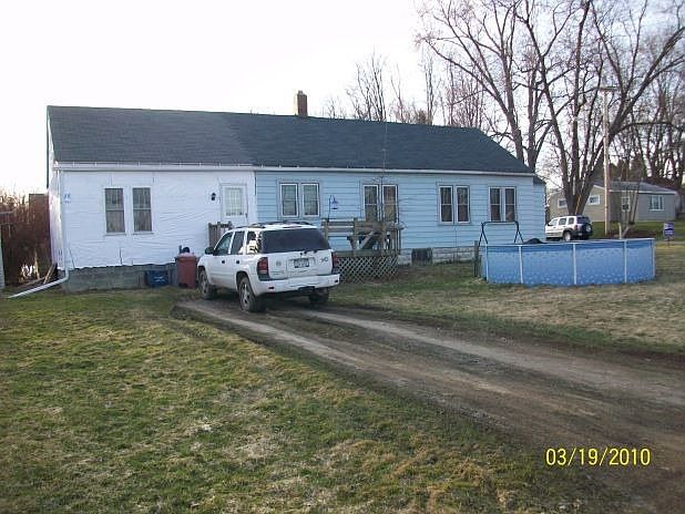 2nd image of 7 W 2nd St