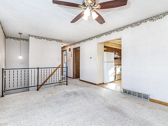 4th image of 602 2nd Ave NW