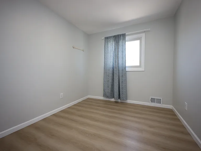 178 Spratt Ave — Photo 16